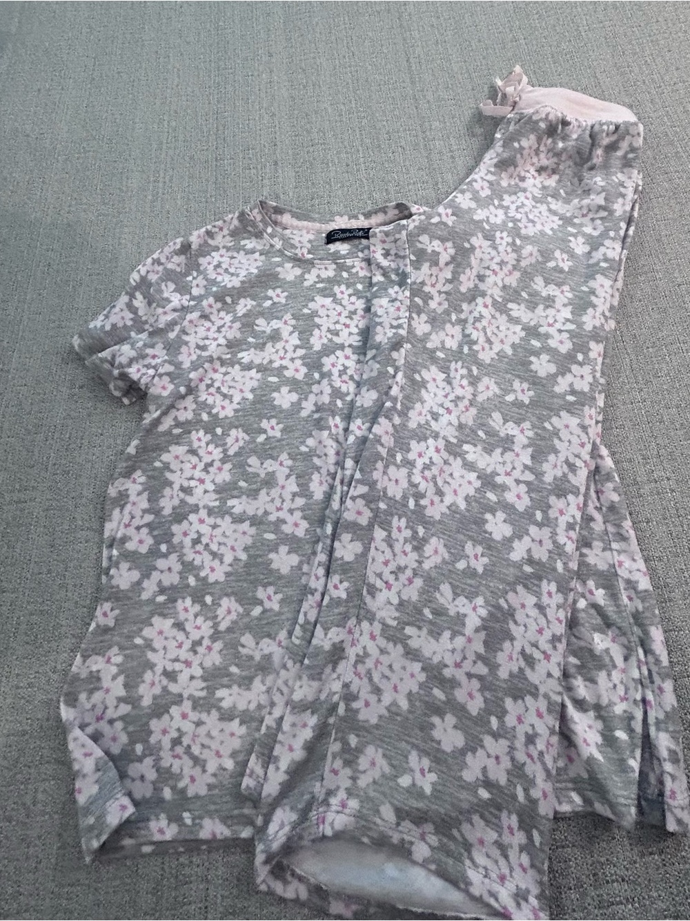 Rene Rofe Gray Short Sleeve Top with Pink & White Floral Pajama Set Size S